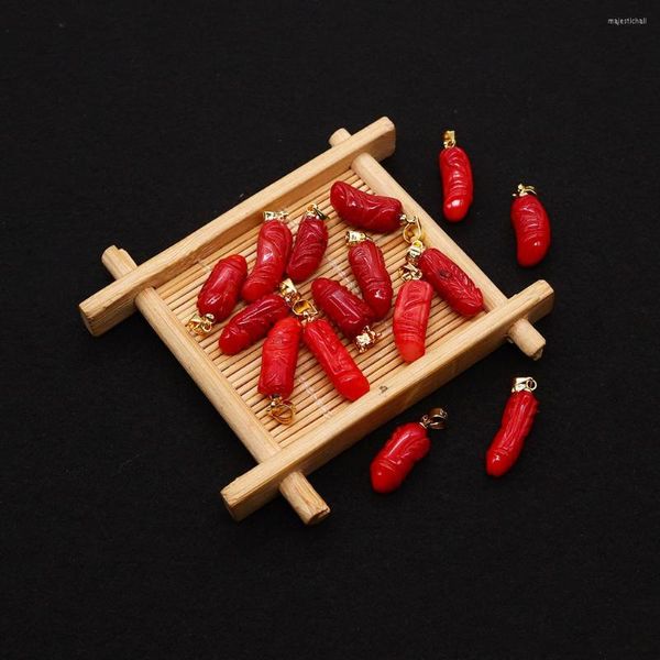 Dijes rojo tallado en forma de berenjena Chile Coral colgante utilizado para la fabricación de joyas pendientes collares banquetes de mujeres regalos de fiesta