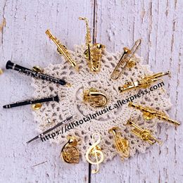 Charms Forma de saxofón Broche de trompa Trompeta Violín Violonchelo con estuche Instrumento musical Pin Regalo de Navidad Cumpleaños 231214