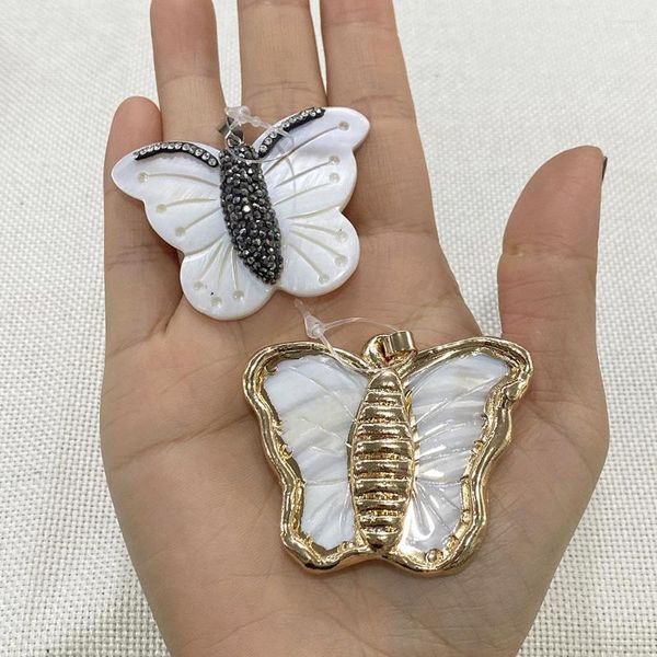 Dijes colgante de concha en forma de mariposa, joyería de nácar de agua dulce para accesorios de collar DIY al por mayor