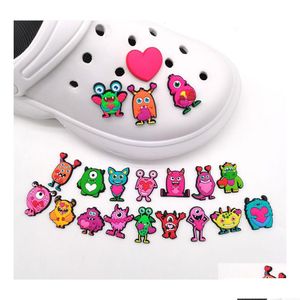 Charmes Pièces De Chaussures Accessoires En Gros Souvenirs D'enfance Mignon Monstre Saint Valentin Dessin Animé Sandale Pvc Décoration Boucle Doux Frottement Dhmrl