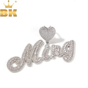 Charms THE BLING KING Heart Bail Custom Brush Script Bubble Letter Two Tone Hanger Micro Paved CZ Gepersonaliseerde ketting Hiphop Sieraden 230706