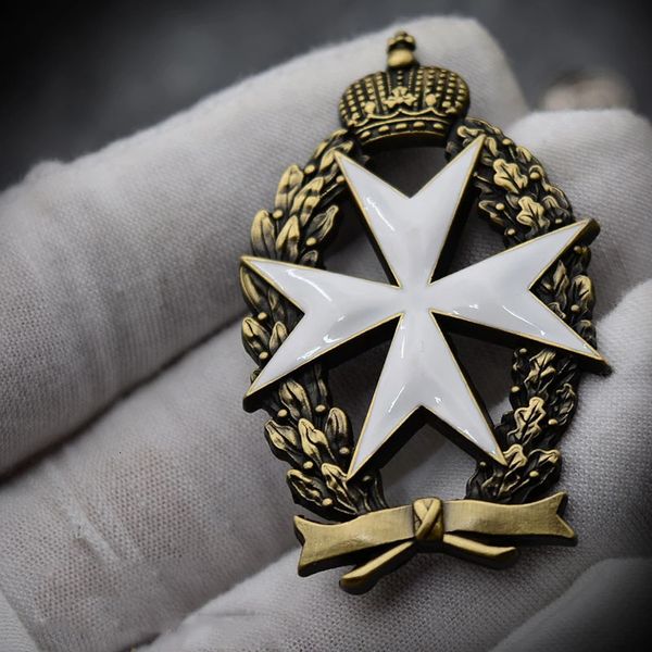 Charms Tsariste Couronne Russe Médaille Broche Saint Jean de Malte Croix Souvenir Collection Exquise Décoration En Métal Bijoux Broches 231202