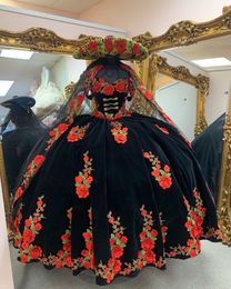 Charro Black Velvet Quinceanera Robes Avec Wrap Broderie Rouge Floral Dentelle Appliques Traditionnelle Mexique Prom Party Robe De Bal Vestidos 15 Anos