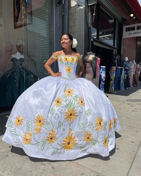 Charro broderie Quinceanera robes hors de l'épaule vestidos de 15 anos grand nœud à lacets doux 16 robes d'anniversaire mexicain XV