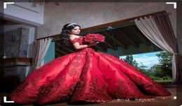 Goedkope Baljurk Rode Quinceanera Jurken Avondkleding Satijn Off-Shoulder Applicaties Lange Sweet 16 Galajurken Formele Optochtjurken8721847