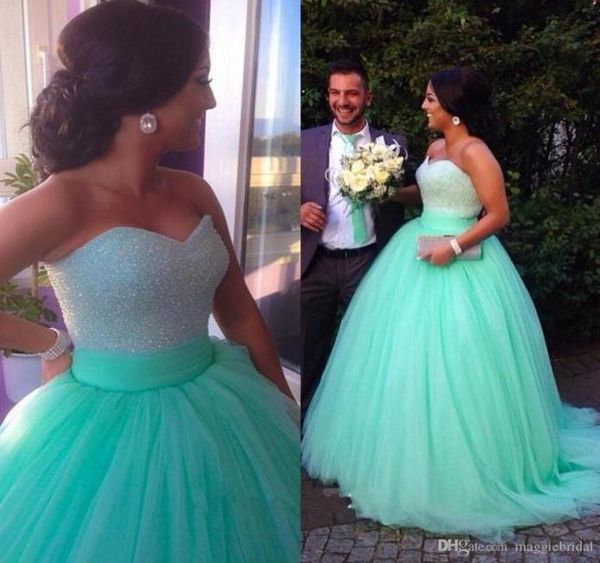 Vestidos de pelota baratos Long 2019 Mint Green Quinceanera Vestidos lentejuelas de carrocería con cuentas Corize Corsé brillante Vestido de concurso 16 Prom DR7656071