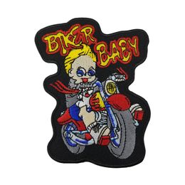 Barato Cartoon Biker Baby Little Boy Riding Motorcycle Bordado Parche Iron on Badge para Niños Ropa 4 Pulgadas 254Q