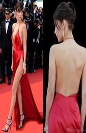 Goedkope Deep V Neck Bella Hadid Celebrity -jurken Promjurken Long Red Carpet High Split Formal Dress Halter Seksuele avond feestjurk4231127