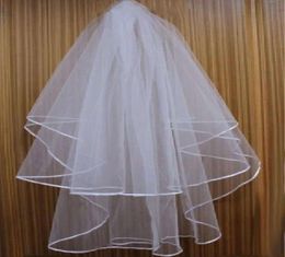 Pas cher Exquisit court voile de mariée filet deux couches avec peigne avec rubans bord de tache voile de mariage accessoires de mariage blanc ivoire5701148