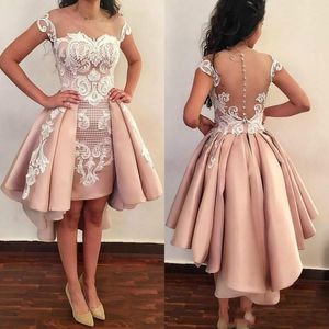 Goedkope mode korte prom jurken met oversokken witte kant appliques cap sleeve afstuderen homecoming jurk sexy rug avondfeest