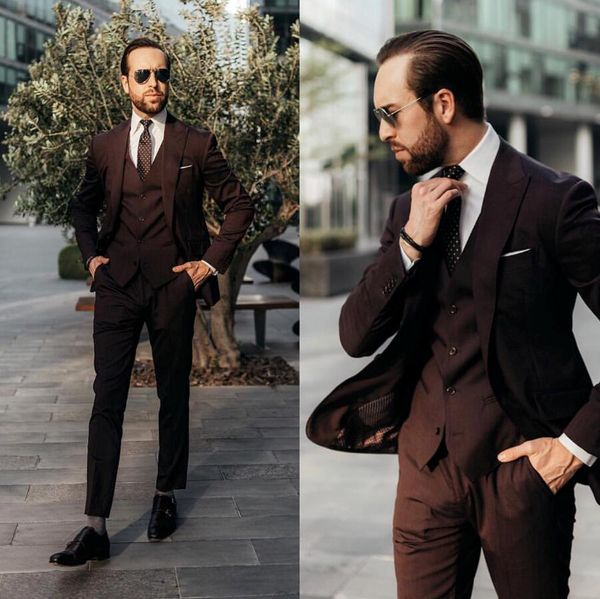 Pas cher Groom Tuxedos 2019 Back Vent Notch Lapel Groomsmen Best Man Mens Wedding Suits Epoux (Veste + Pantalon + Gilet + Cravate)