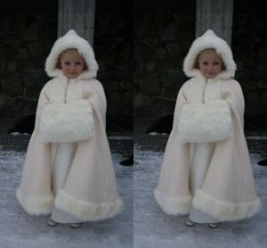 Barato con capucha flores niñas capa boda chaqueta envuelve largo con manguito personalizado Navidad para boda capas blanco marfil piel sintética invierno