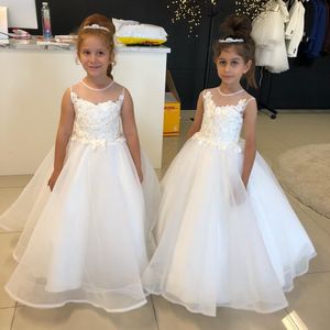 Vestidos de flores de vestidos de pelota de encaje barato para bodas Aplicadas de fallas de niñas Aplicadas Cuello Sheer Sheer First Communion Vestido 415