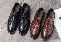 Goedkope mannen jurk schoenen formele bruiloft mannen lederen schoenen brogue business office oxfords voor mannen