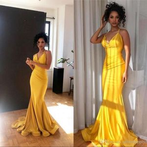 Goedkope nieuwe aankomst eenvoudige gele zeemeermin prom jurken halter v nek vloeren lengte feestjurken speciale ocn jurk avondkleding