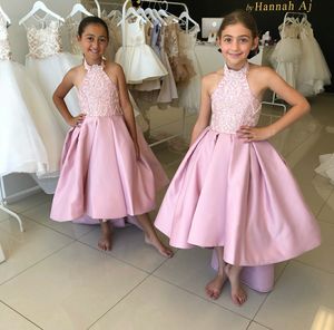 Vestidos de niña de flores rosa baratos Halter Alto Bajo Apliques de encaje Satén Hasta el suelo Vestidos de boda para niños Vestidos de primera comunión
