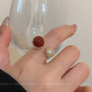Prix bon marché et bague de bijoux de haute qualité adaptée à un véritable anneau rond en or avec cleefly commun