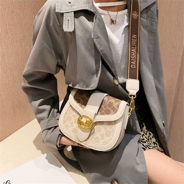 Sacs à main bon marché en vente Baobao sac pour femme 2023 nouvelle mode bandoulière version coréenne style étranger selle large bandoulière unique