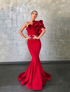 Robes de bal de sirène sexy rouge pas cher une épaule ouverte Rouffles de soirée ruched Robes de soirée de robe formelle africaine