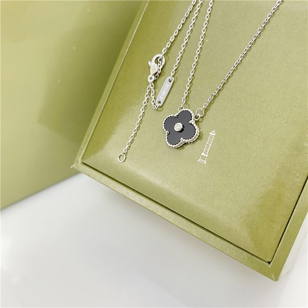 Vente pas cher Vintage Femmes Collier En Or Bijoux De Créateur Bijoux En Nacre Emblématique Trèfle À Quatre Feuilles Mode Cadeau De La Saint-Valentin Sans Boîte