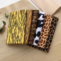 Tissu de tigre de tigre à couture pas cher tissu en peluche pour les vêtements de bricolage pour animaux de compagnie et canapé toys accessoires matériaux TJ1226