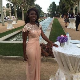 Goedkope sexy blush roze Afrikaanse bruidsmeisjes jurken lovertjes kant chiffon korte mouwen country formal plus size maid van honours prom jurk