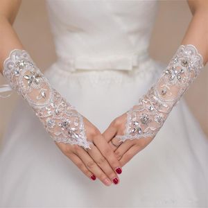 Goedkope korte kanten bruid bruidshandschoenen bruiloft handschoenen kralen kristallen bruiloft accessoires kanten handschoenen voor bruiden vingerloze hieronder El256e