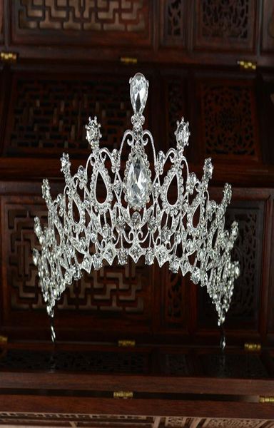 Cristales plateados baratos Tiaras de boda Coronas con cuentas Piezas de cabeza de diamante Diabrillo Accesorios para cabello brillante Pageant8077105