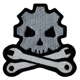 Barato herramienta de hueso del cráneo bordado hierro en parche chaqueta emblema 100% bordado aplique insignia 8 7 cm 8 cm G0042 251J