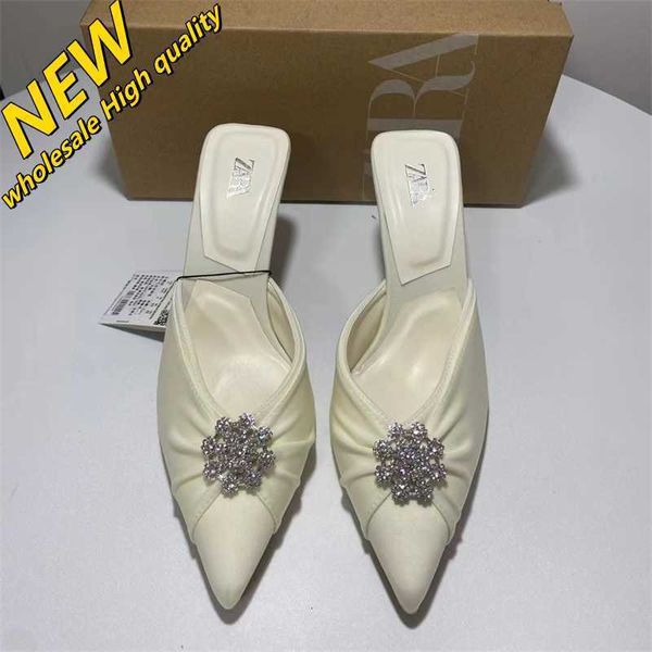 Magasin pas cher 90% de réduction en gros creux Za 2024 dos chaussures pour femmes décoration avec diamants pointus bandeau fleur bouton talons hauts sandales à talons minces de haute qualité