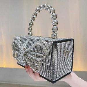 Magasin bon marché 90% de réduction sur le métal en gros métal brillant sac à main fée et nouage à nouage diamant petit sac carré pour banquet