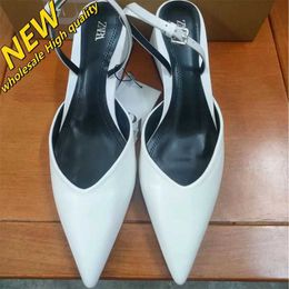 Magasin pas cher 90% de réduction sur les sandales en gros Za2024 été nouvelles chaussures pour femmes en cuir de peau de mouton blanc talons grossiers bandeau pointu sangle arrière haute