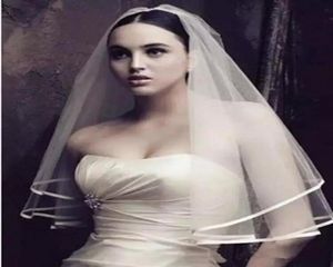 Veils de mariée blancs pas cher deux couches en stock Veaux de mariage avec ruban Edge Elbow Robes Lehonor Long Mouday Party Guest Robes C4193944