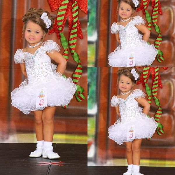 Barato blanco marfil corto vestidos de niñas de flores para bodas fuera del hombro perlas de cristal organza volantes con gradas niños cumpleaños niña desfile vestidos