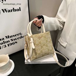 Barato Venta al por mayor Liquidación limitada 50% de descuento Bolso Bolso Principios de primavera Nuevo bolso para mujer Bolso de moda Un hombro Impreso Violín Puntuación Mano