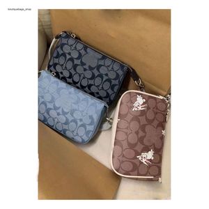 Pas cher en gros liquidation limitée 50% de réduction sac à main nouveau Koujia sous les bras classique vieux sac à fleurs épaule unique