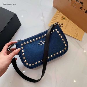 Pas cher en gros liquidation limitée 50% de réduction sac à main nouveau sac Cowboy Liu Nail femmes une épaule sous les bras téléphone portable