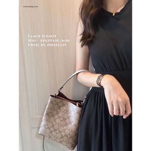 Pas cher en gros liquidation limitée 50% de réduction sac à main Koujia sac pour femme classique vieille fleur Town21 cuir portable une épaule Straddle