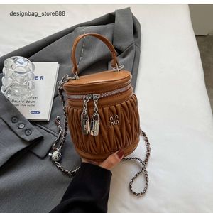 Pas cher en gros liquidation limitée 50% de réduction sac à main ce populaire fil à broder niche Dign sac nouveau femmes polyvalent chaîne bandoulière portable seau