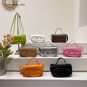 Pas cher en gros liquidation limitée 50% remise sac à main femme sac nouveau Dign selle simple épaule petit carré