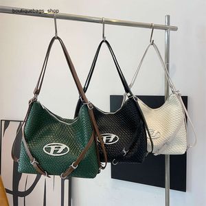 Pas cher en gros liquidation limitée 50% de réduction sac à main nouveau sac pour femme fille épicée décontracté tendance salle de classe déplacements grande capacité une épaule sac à dos