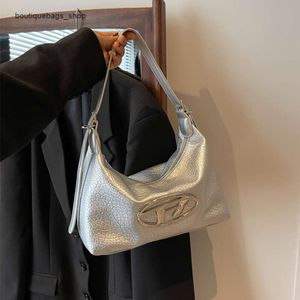 Pas cher en gros liquidation limitée 50% de réduction sac à main sac de grande capacité pour femmes nouvelle mode et haut de gamme épaule unique sous les bras tendance croix