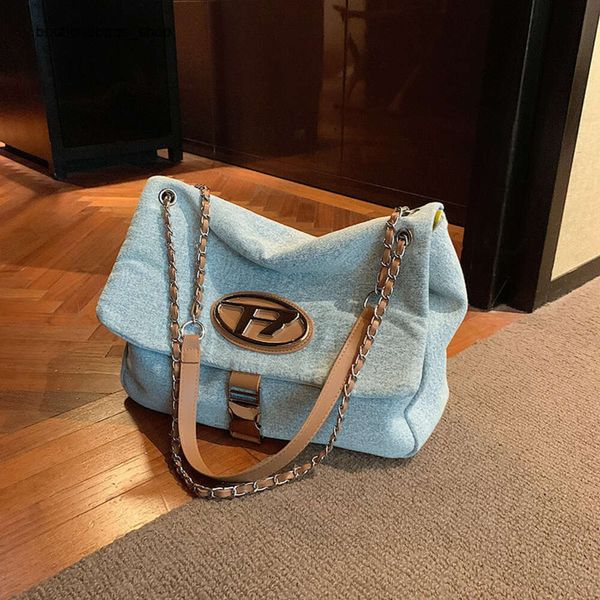 Pas cher en gros liquidation limitée 50% de réduction sac à main net rouge denim grande capacité sac à bandoulière polyvalent pour les déplacements quotidiens sous les bras décontracté errant