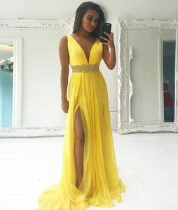 Goedkope gele jurken avondfeestje slijtage diep v nekzijde splitsen kristallen strass strass chiffon geplooide lange prom -formele jurken jurken