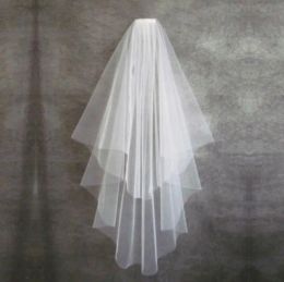 Moins cher 2018 deux couches voiles de mariée blanc Tulle court mariée voile de mariage avec peigne ruban bord accessoires de mariée sans peigne ZZ