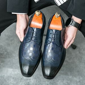 Zapatos de cuero a cuadros para hombres Atendas de negocios Bloque de cuero tallados tallados zapatos de cuero en gran tamaño