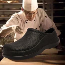 Chaussures de chef Jardin Sandales extérieures Clog non glissée pour les hommes de cuisine à l'épreuve des hommes pêcheur de cuisine décontractée