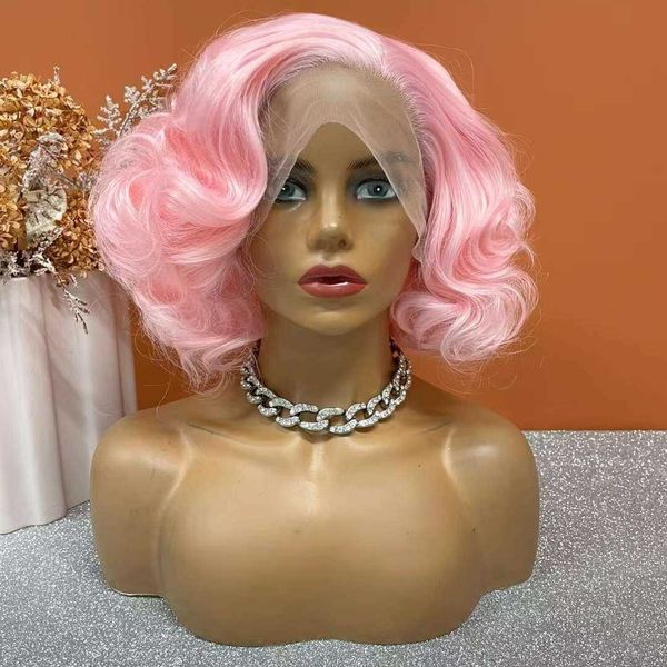 Peluca de encaje frontal de fibra química para mujer, flequillo de pelo de muñeca tejido a mano, pelo rizado corto dividido parcial, color rosa