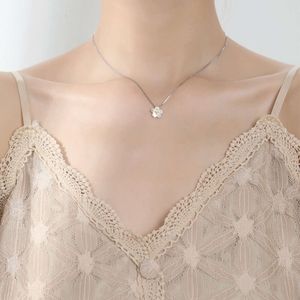 Collier de fleurs de cerisier, chaîne de clavicule, conception unique