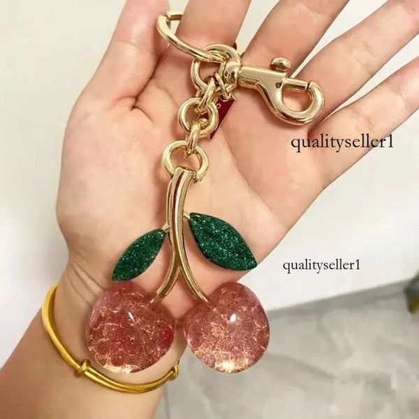 Cherry Charm Keychain Key Rings Coa Ch Cherry Keychain Bag Charm Decoración Accesorio Pink Green Alta calidad Diseño de lujo 231218 803